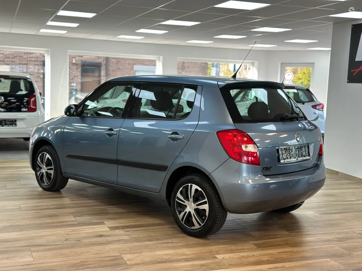 Skoda Fabia 2008 — photo 2