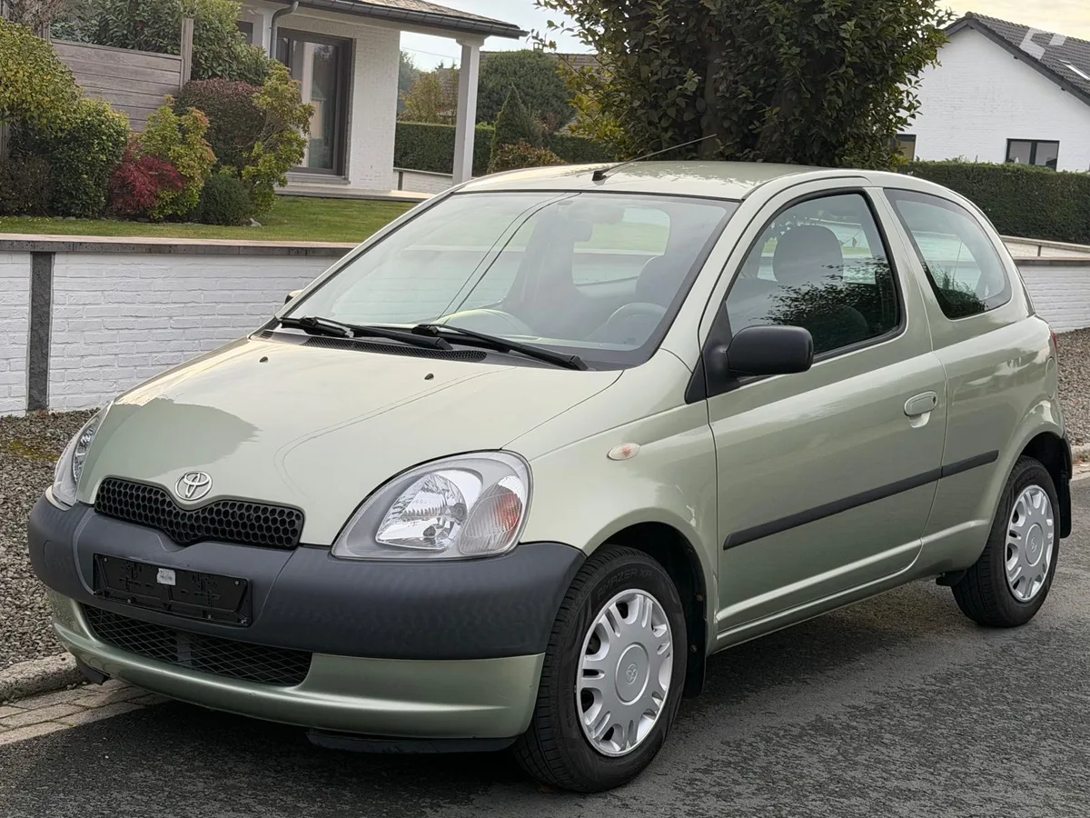 Toyota Yaris 2003 — photo 1