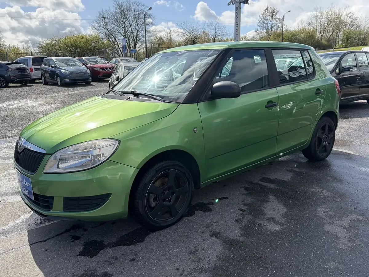 Skoda Fabia 2011 — photo 2