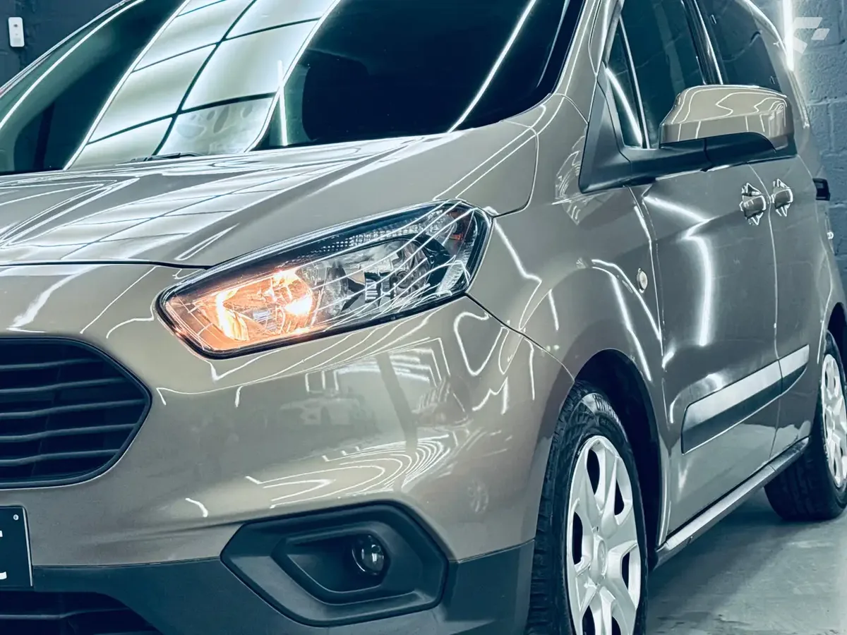 Ford Transit Courier 2019 — photo 4