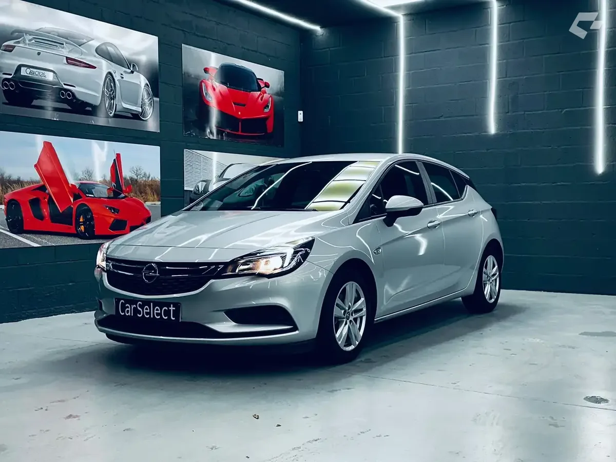 Opel Astra 2017 — photo 1