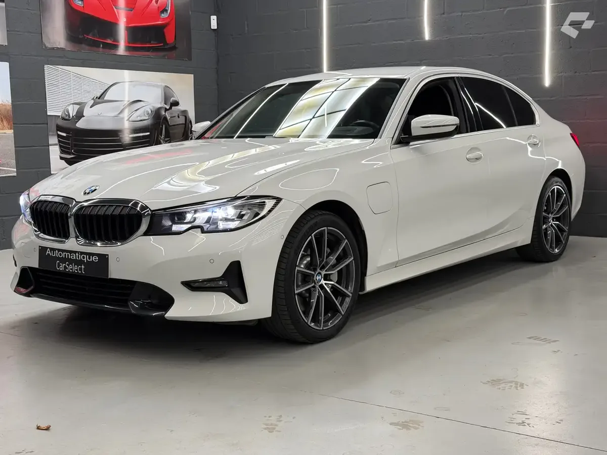 BMW 330 2019 — photo 1