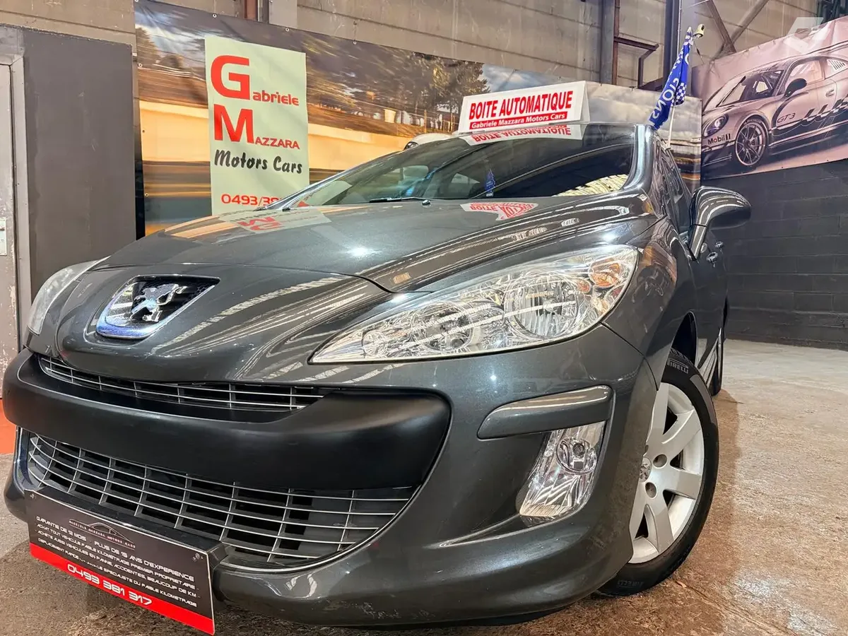 Peugeot 308 2011 — photo 1