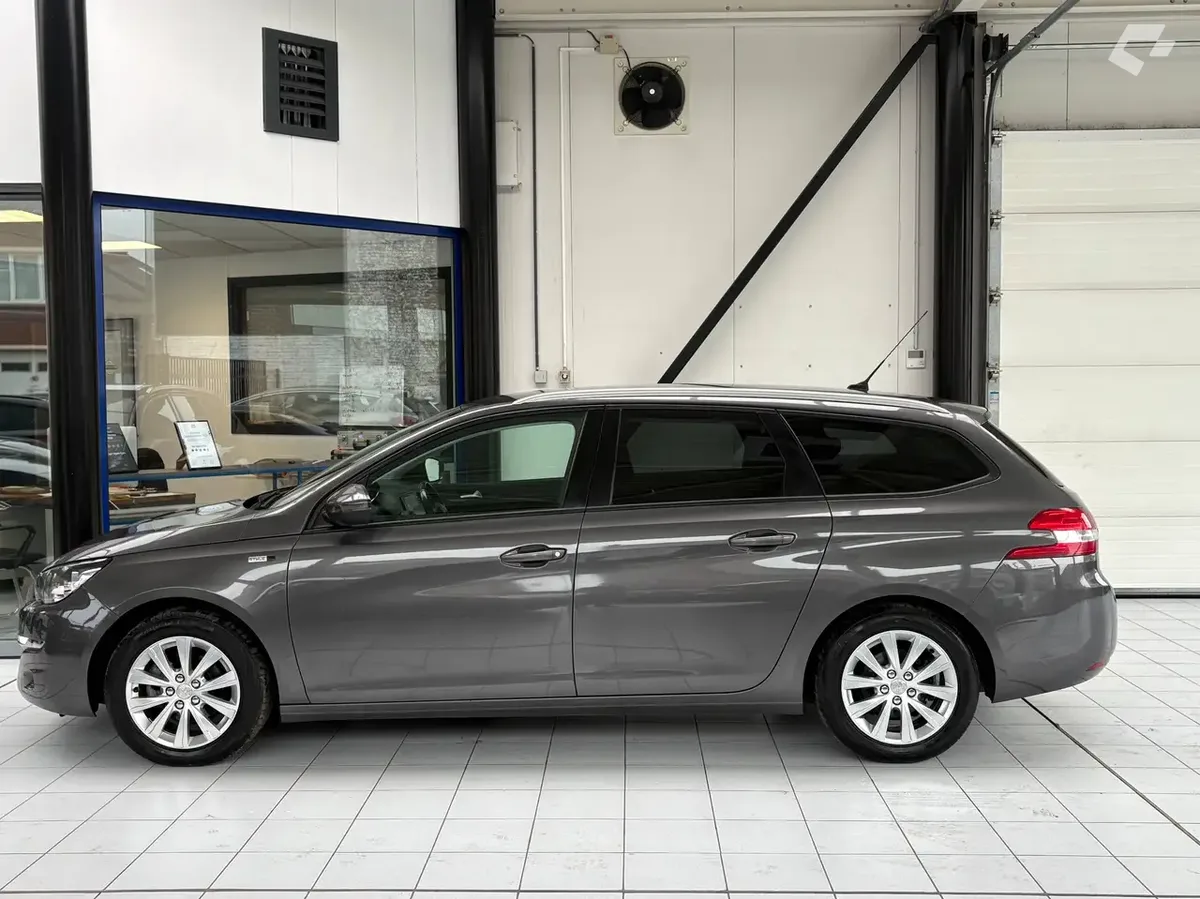 Peugeot 308 2017 — photo 2