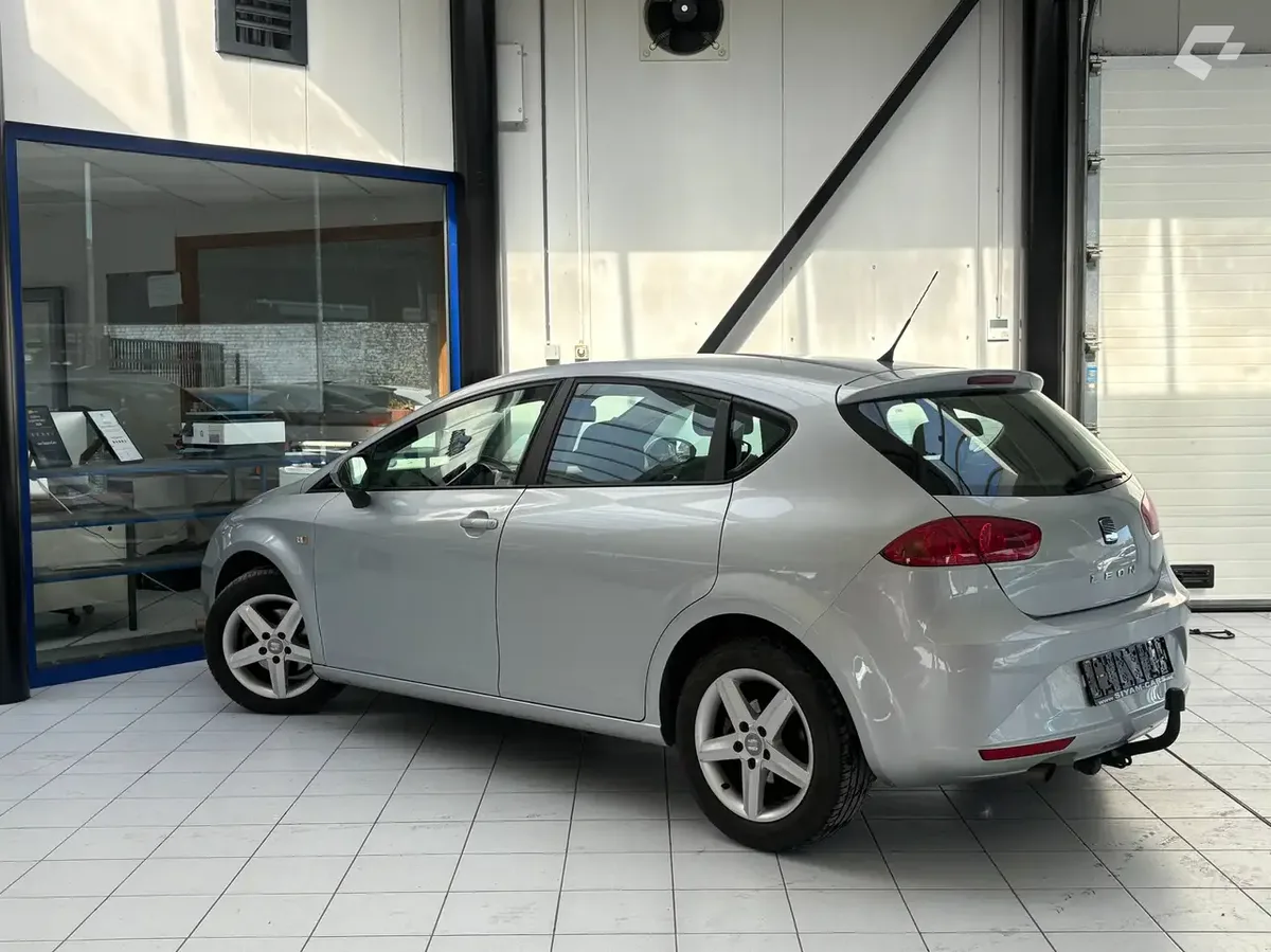 SEAT Leon 2011 — photo 3