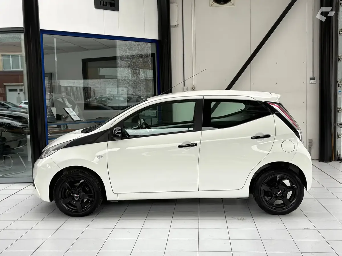 Toyota Aygo 2018 — photo 2