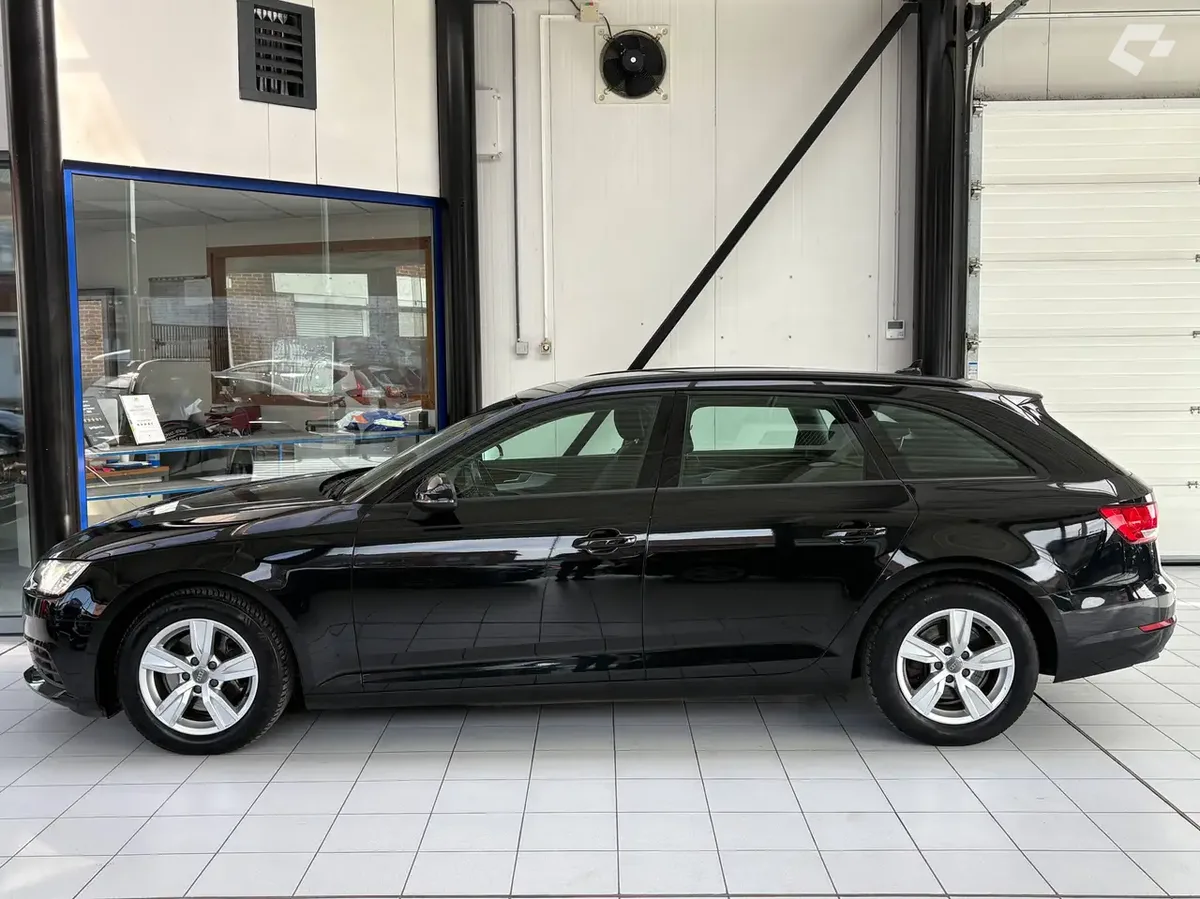 Audi A4 2017 — photo 2
