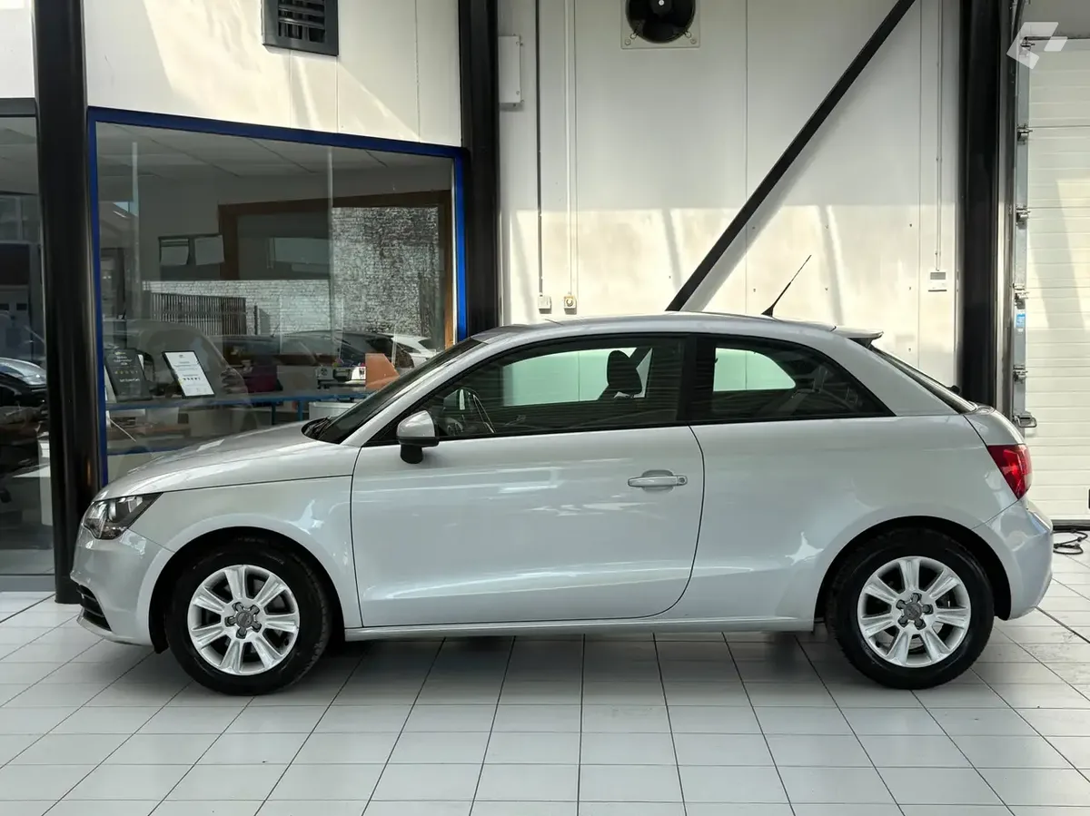 Audi A1 2011 — photo 2