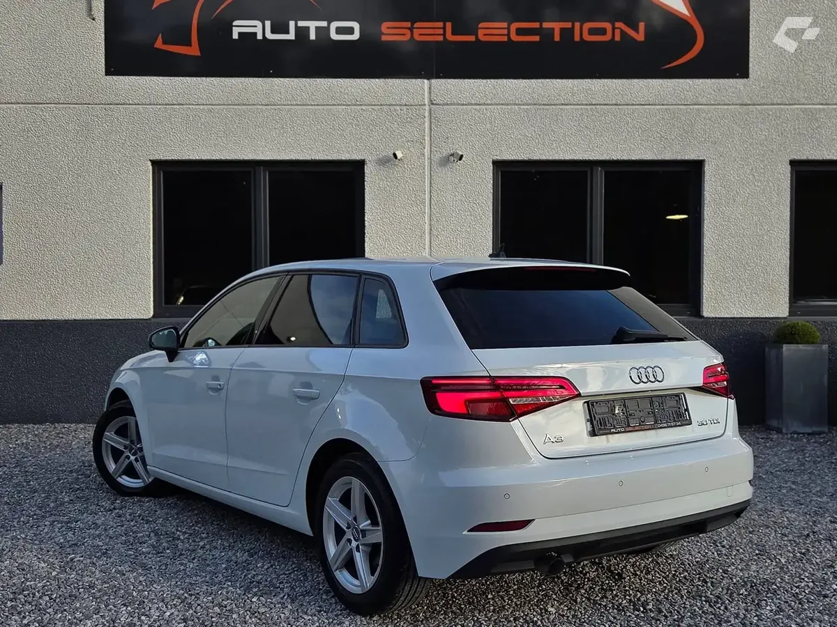 Audi A3 2019 — photo 2