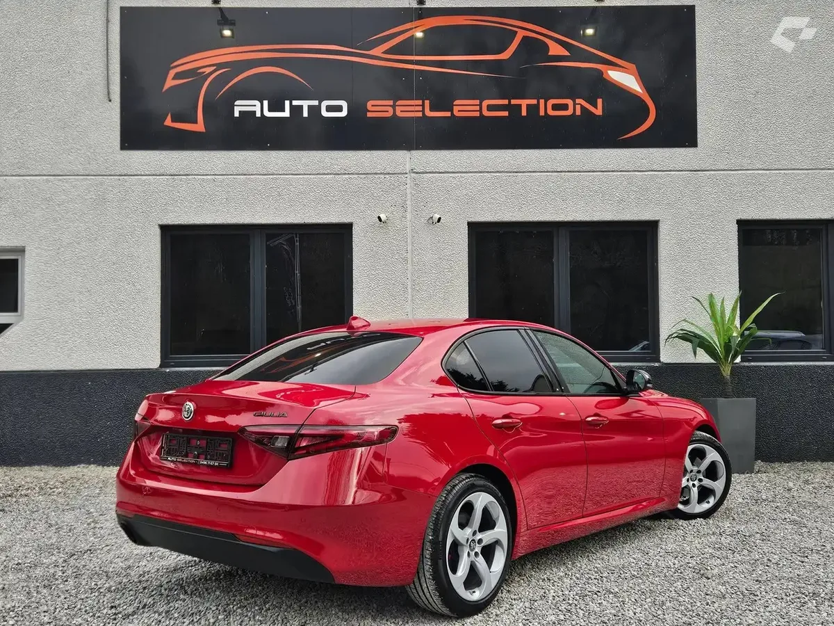 Alfa Romeo Giulia 2019 — photo 2