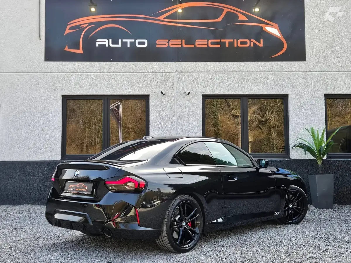 BMW 218 2023 — photo 2