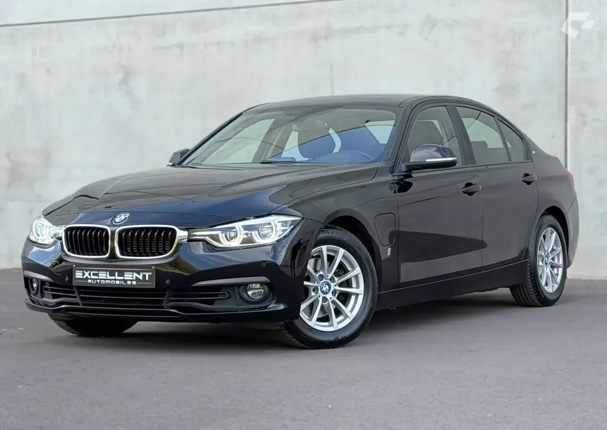 BMW 330 2018 — photo 1