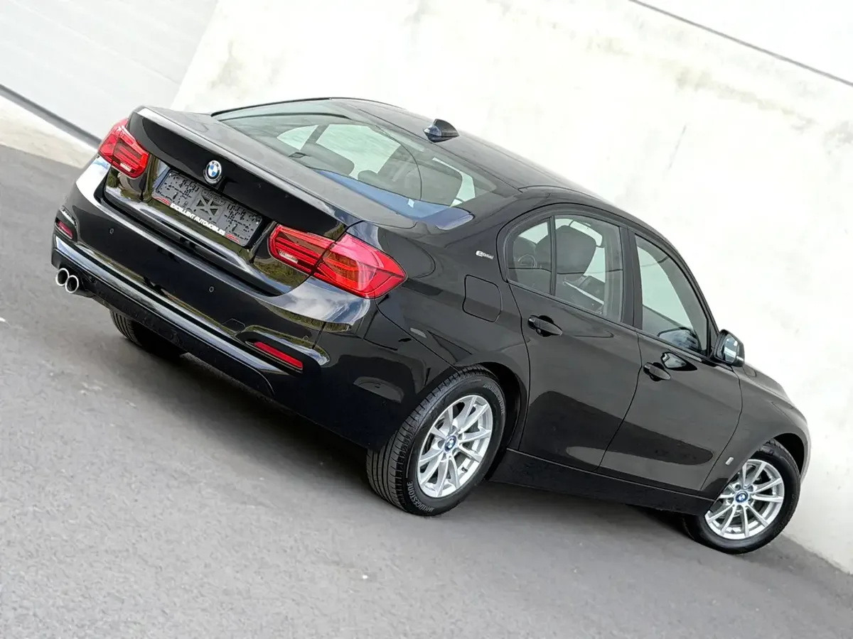 BMW 330 2018 — photo 3